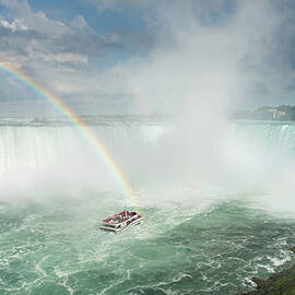 Horseshoe Waterfall at Niagara Falls by Steven Heap