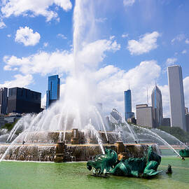 Chicago Skyline with Buckingham Fountain by Paul Velgos
