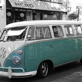 Classic VW Microbus by Richard Reeve