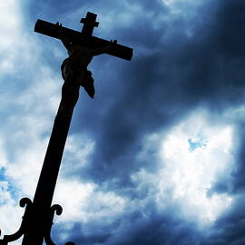 Clock pointing to 12 by Sami Sarkis Photography