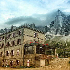 Grand Hotel du Montenvers by Chris Boulton