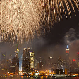 Hudson River Fireworks VI by Clarence Holmes