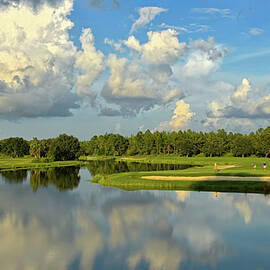 Hunter's Green Hole 18 by Steven Sparks