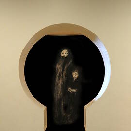 Keyhole Figures by Richard Reeve