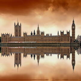 London by Jaroslaw Grudzinski