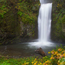 Lower Multnomah Falls by Russell Wells