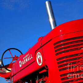 McCormick Farmall Super M by Olivier Le Queinec