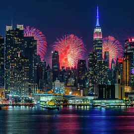 NYC Fireworks Celebration by Susan Candelario