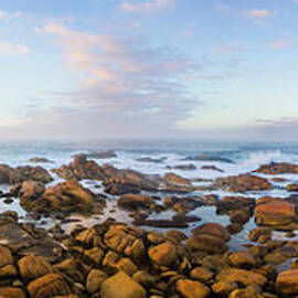 Pastel tone seaside sunrise by Jorgo Photography