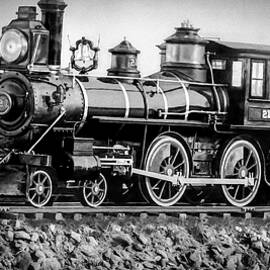 PEIR LOCOMOTIVE #21 by Franchi Torres