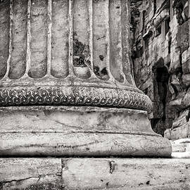Pillar detail