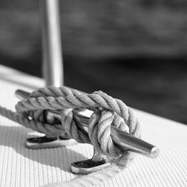 sailor's knot square by Laura Fasulo