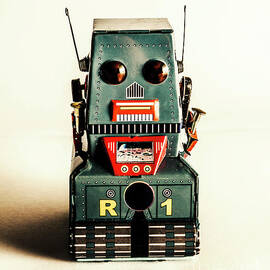 Simple robot from 1960 by Jorgo Photography