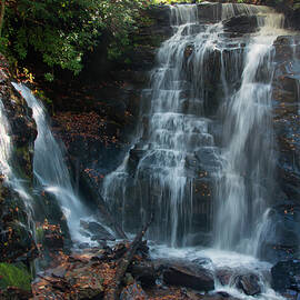 Soco waterfalls  by Flees Photos