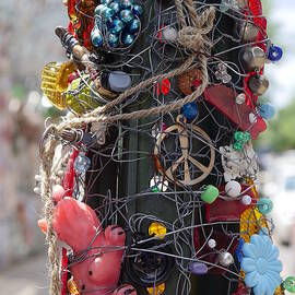 Street Totem - Peace by Richard Reeve