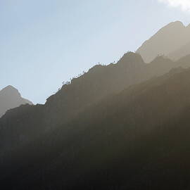 Sunbeams on Mountain summits nearby Stellenbosch by Sami Sarkis Photography