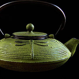 Tea Pot by Jean Noren