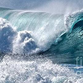 Wave of Beauty   Hawaii by Debra Banks