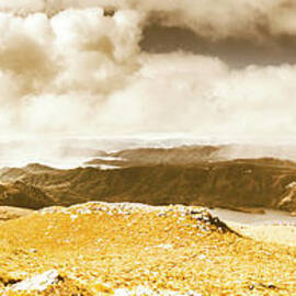 Wild country lookout by Jorgo Photography