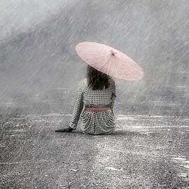 woman on the street by Joana Kruse