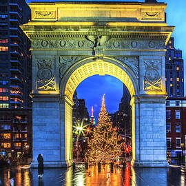 Arch At Washington Square Par, Nyc by Claudia Uripos