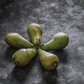 Biological Pears by Corina Bouweriks Fotografie