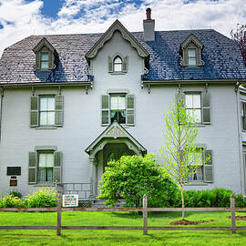 Harriet Beecher Stowe House by Lumiere