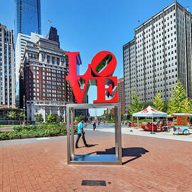 Love Sculpture, Philadelphia, Pa by Claudia Uripos