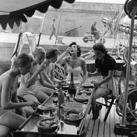 Lunch Time by Bert Hardy