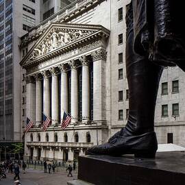 Nyse & George Washington Statue by Antonino Bartuccio