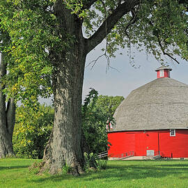 Red Round Barn, Illinois by Heeb Photos
