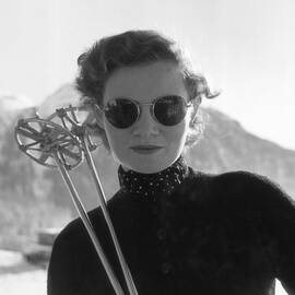 Womens Skiing by Kurt Hutton