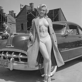 Marilyn Monroe Portrait Session by Earl Theisen Collection