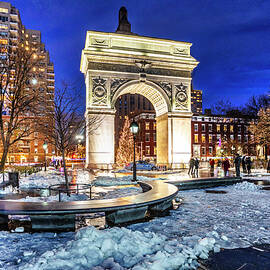 Nyc, Manhattan, Greenwich Village, Washington Square Park Arch by Lumiere