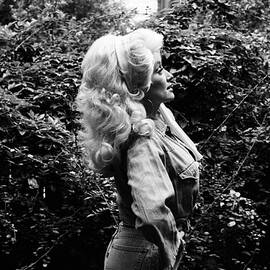Dolly Parton In Nyc by The Estate Of David Gahr