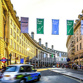 Piccadilly Circus, London, England by Alessandro Saffo