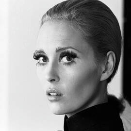 Actress Faye Dunaway In Nyc by The Estate Of David Gahr