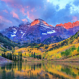 Autumn Colors At Maroon Bells And Lake by Dszc