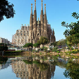 Barcelona, Sagrada Familia by Sylvain Sonnet