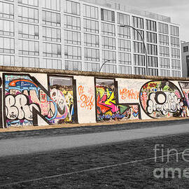 Berlin - In Love Wall by Stefano Senise