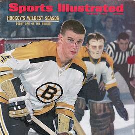 Boston Bruins Bobby Orr... Sports Illustrated Cover by Sports Illustrated
