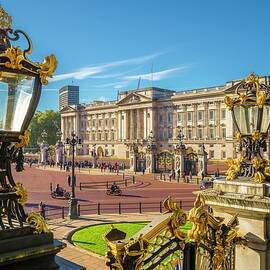 Buckingham Palace, London by Olimpio Fantuz