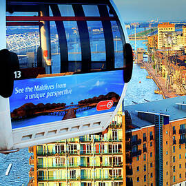 Cable Car & Docklands, London by Maurizio Rellini