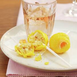 Citrus And Panettone Cake Pops by Garlick, Ian