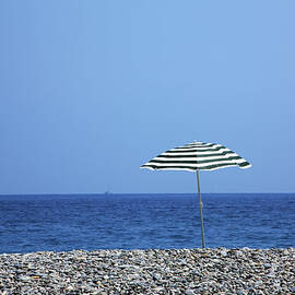 Cote Dazur, Nice, France by Hiroshi Higuchi
