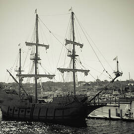 El Galeon Andalucia by Joe Leone