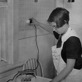 Electric Toaster by Macgregor