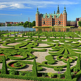 Frederiksborg Palace In Denmark by Gunter Grafenhain