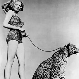 Gene Tierney Holding A Leopard by Keystone-france