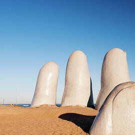 Giant Hand Sculpture by Jordan Banks